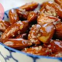 Serveersuggestie Sweet 'n spicy amandelen met honing