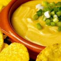 Serveersuggestie Homemade nacho cheese dip