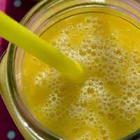 Serveersuggestie Tropische smoothie met gember - Lovemyfood.nl