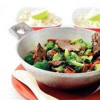 Serveersuggestie Roergebakken broccoli met biefstuk, rode peper en komijn  *****