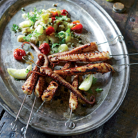 Serveersuggestie Octopus Spiezen Met Zwarte Bonensambal En Aardappelsalade